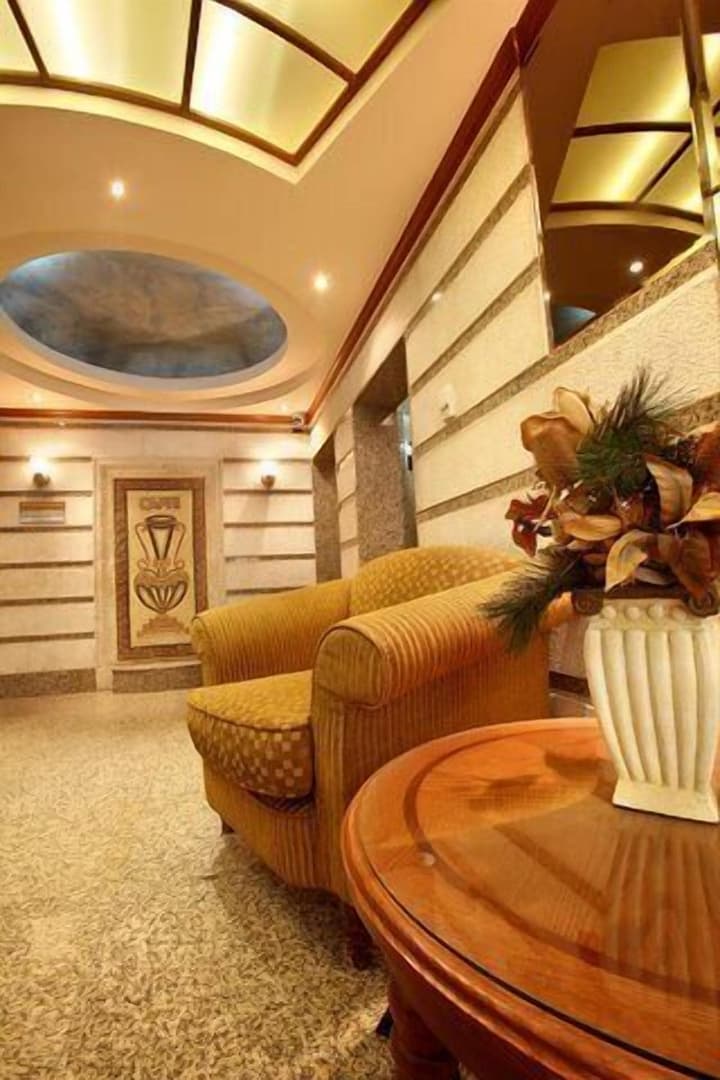 Capri Hotel Suites