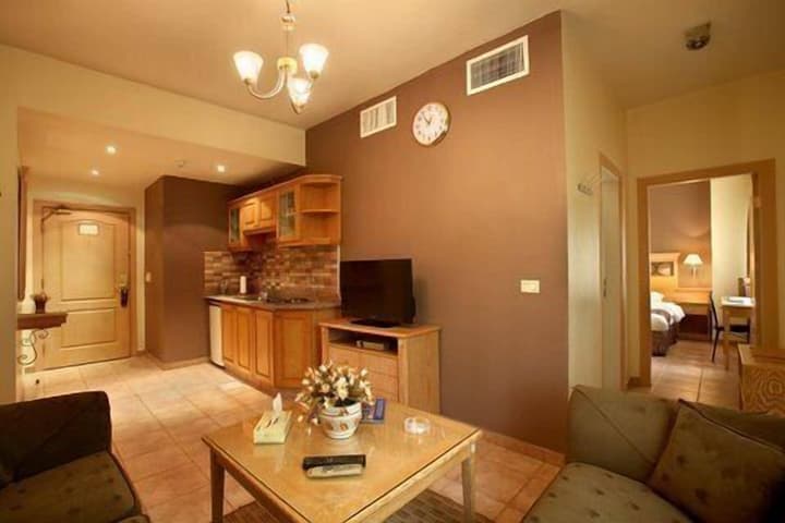 Capri Hotel Suites