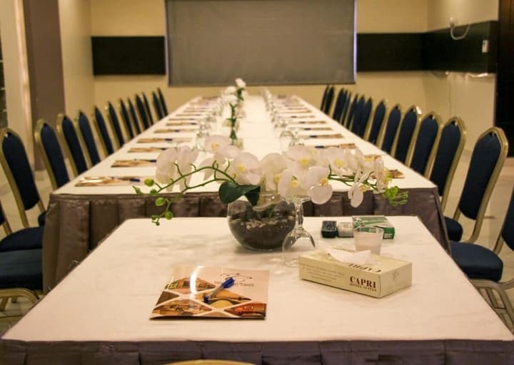 Capri Hotel Suites