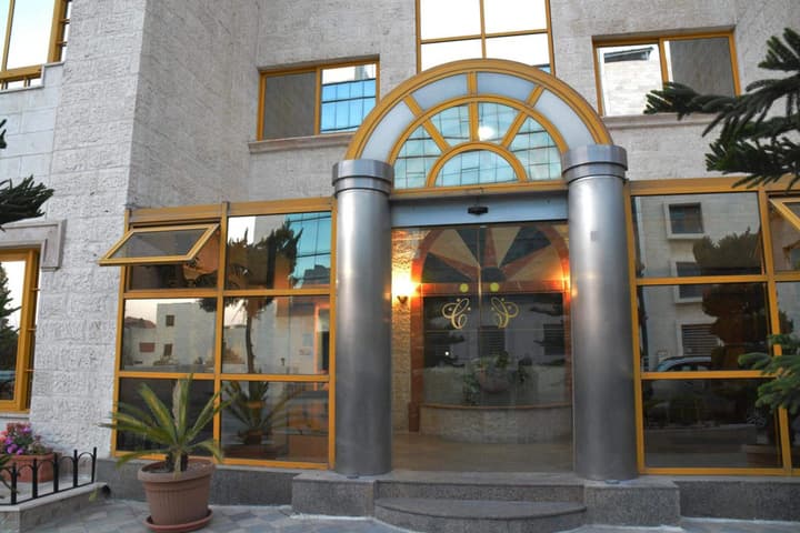 Capri Hotel Suites