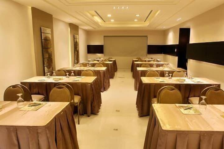 Capri Hotel Suites