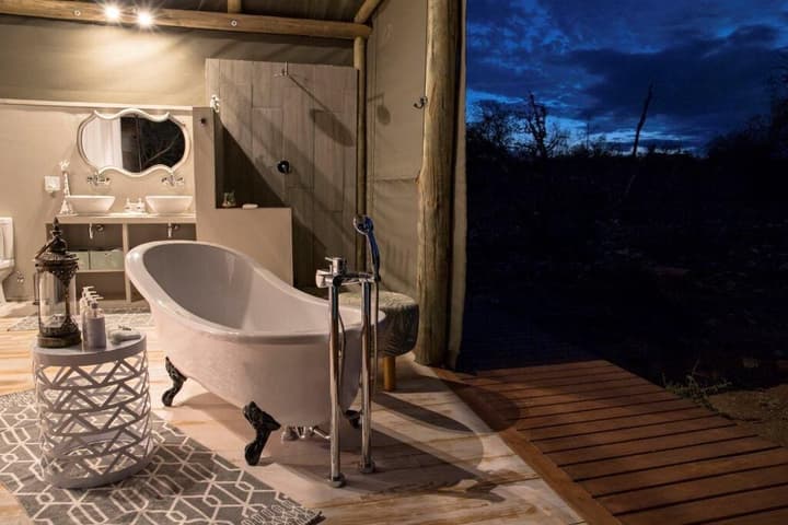 Raptor Retreat Game Lodge