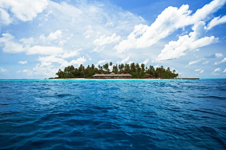 Malahini Kuda Bandos Resort