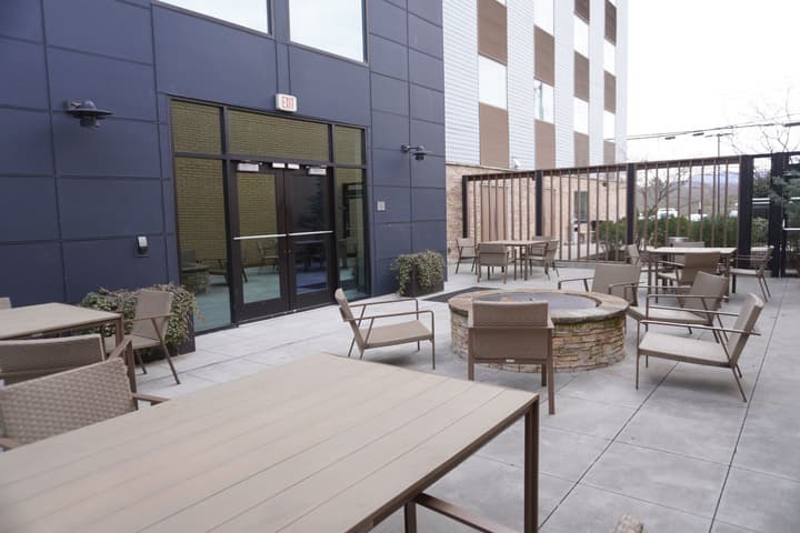 Country Inn & Suites by Radisson Asheville River Arts District