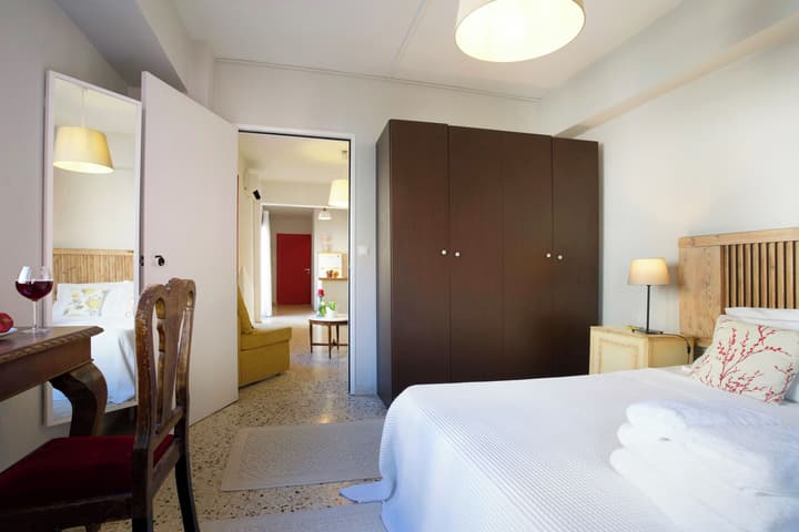 Live in Athens, Psyrri Central Apartments