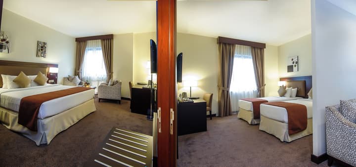 Landmark Summit Hotel