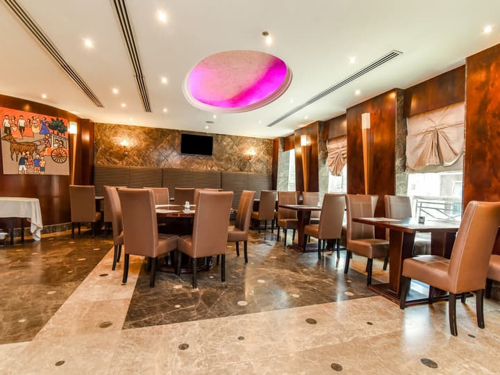 Landmark Summit Hotel