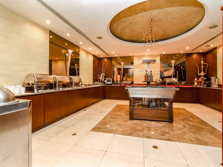 Landmark Summit Hotel