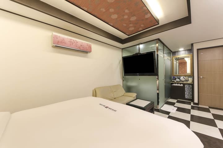 Sugar Hotel