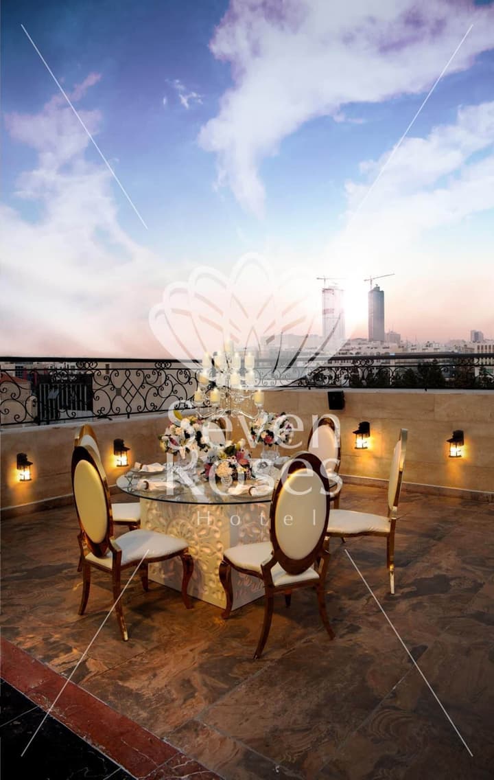 Seven Roses Hotel