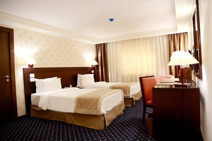 Seven Roses Hotel