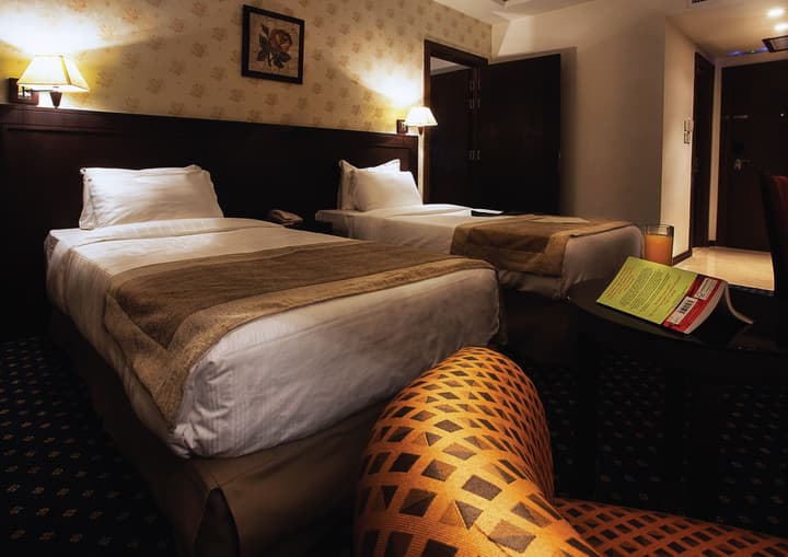 Seven Roses Hotel