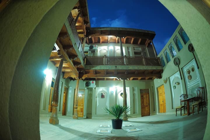 Ziyobaxsh Hotel