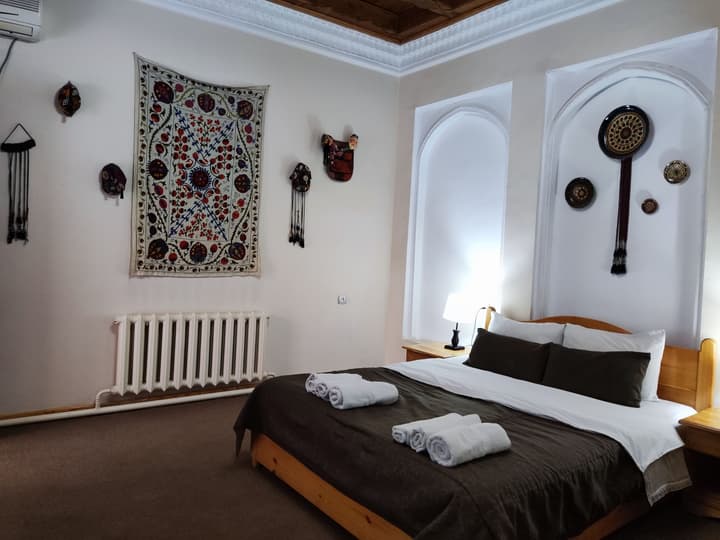 Ziyobaxsh Hotel