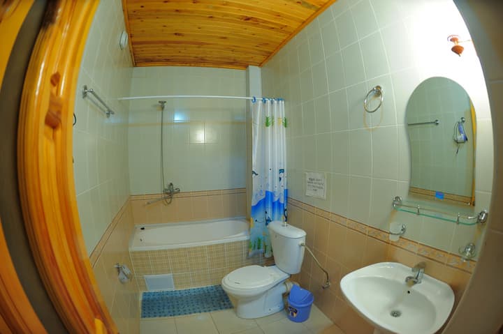 Ziyobaxsh Hotel