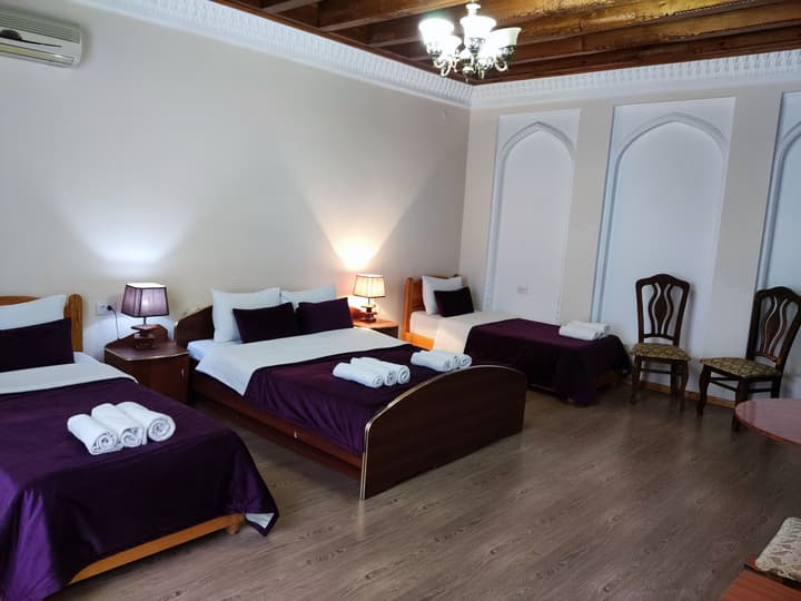 Ziyobaxsh Hotel