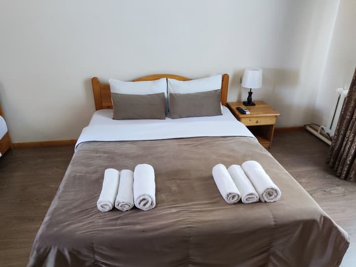 Ziyobaxsh Hotel