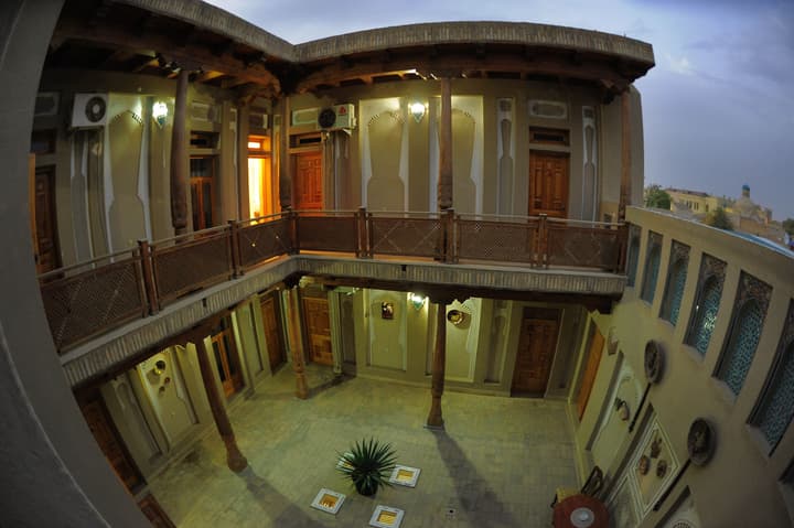 Ziyobaxsh Hotel