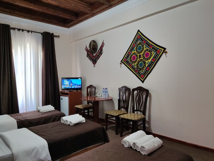 Ziyobaxsh Hotel