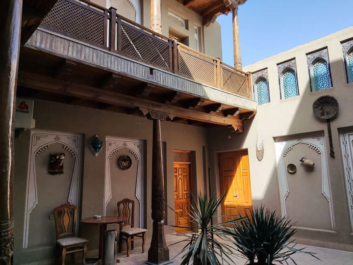 Ziyobaxsh Hotel