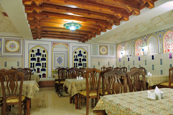 Ziyobaxsh Hotel