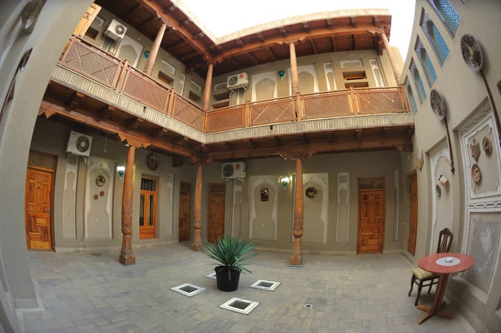 Ziyobaxsh Hotel