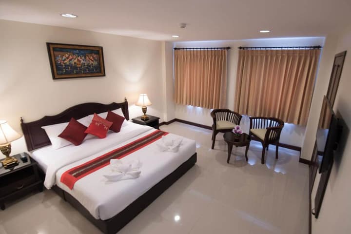 True Siam Rangnam Hotel