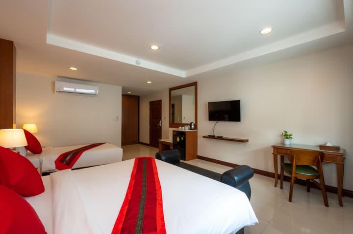 True Siam Rangnam Hotel
