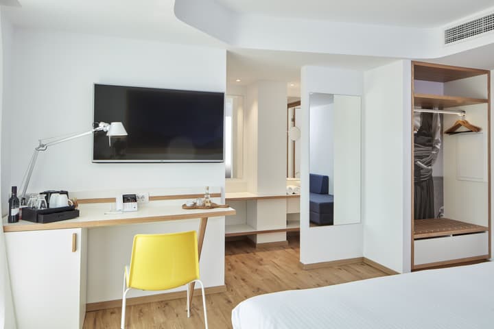 Olive Green Hotel