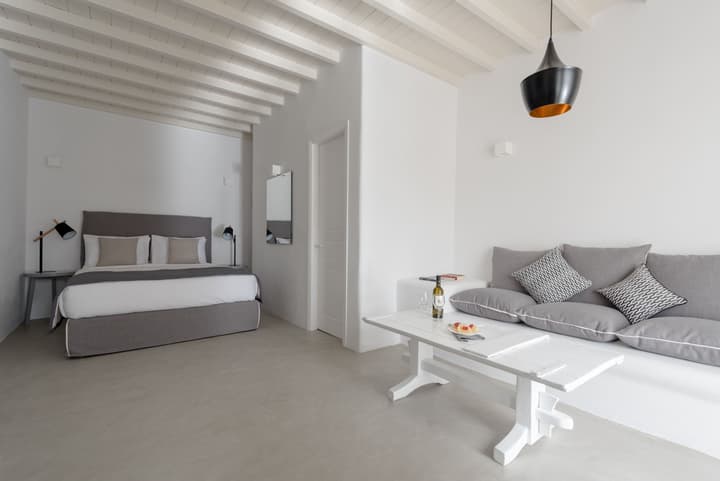 Cova Mykonos Suites