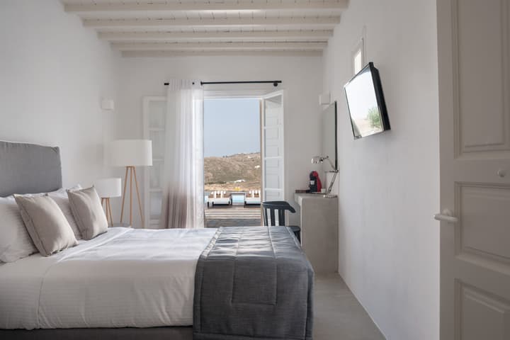 Cova Mykonos Suites