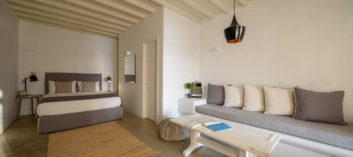 Cova Mykonos Suites