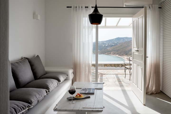 Cova Mykonos Suites