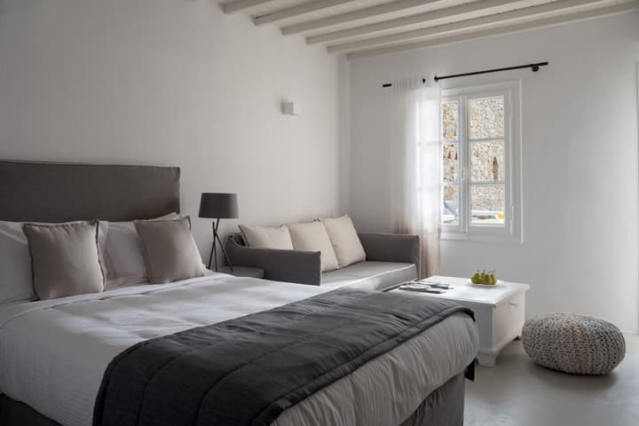 Cova Mykonos Suites