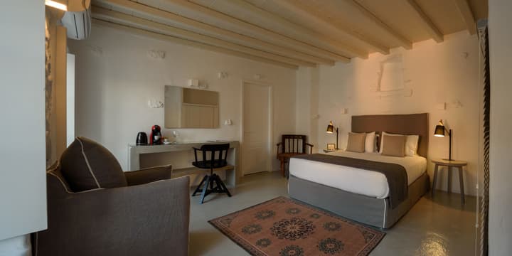 Cova Mykonos Suites