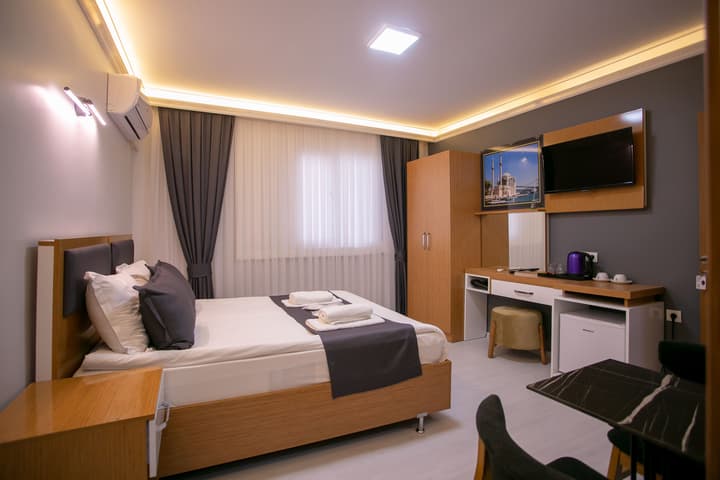 Golden Saray Apart