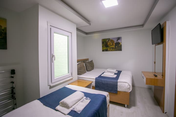 Golden Saray Apart
