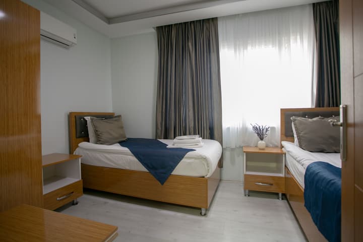 Golden Saray Apart