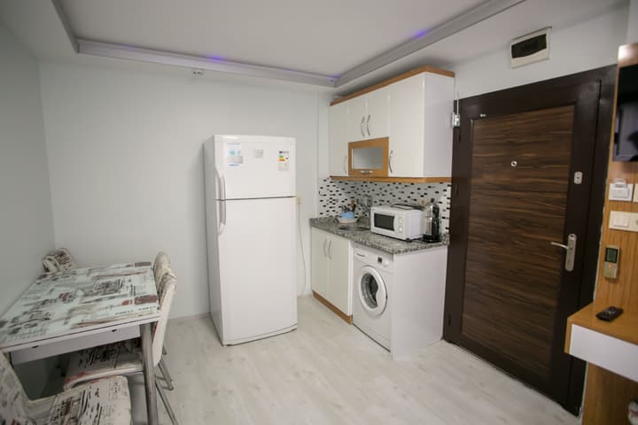 Golden Saray Apart