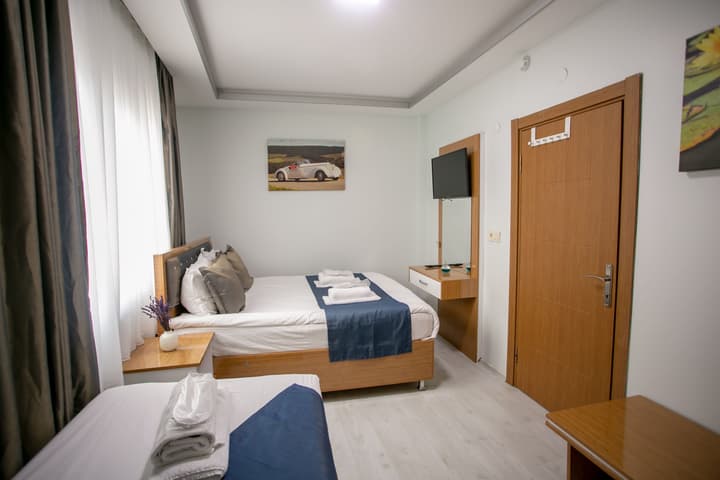 Golden Saray Apart