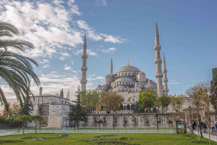 Golden Saray Apart