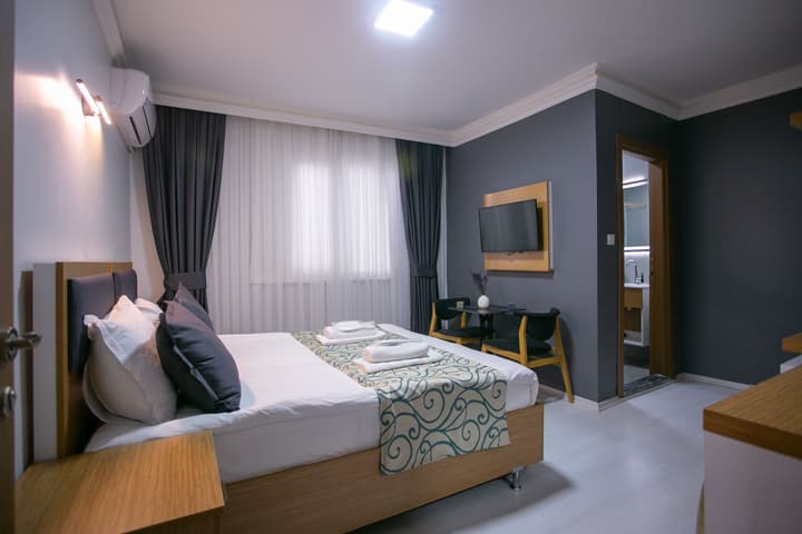 Golden Saray Apart