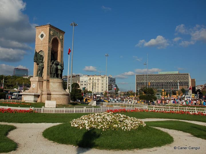Golden Saray Apart