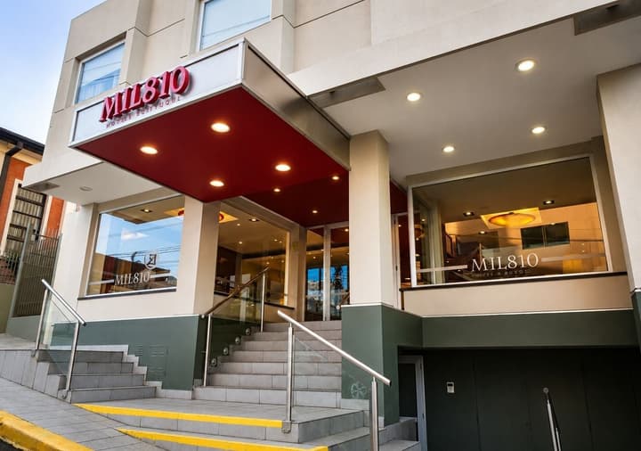 Hotel Mil 810
