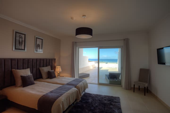 The Beachfront Praia D'el Rey Golf & Beach Resort
