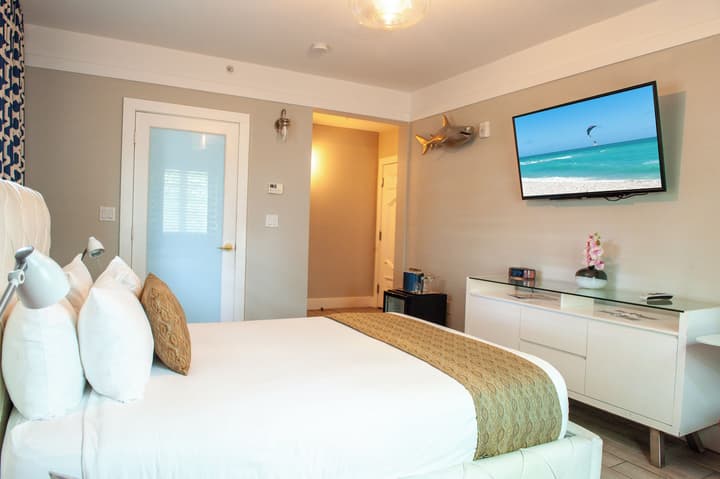 Oceanside Hotel and Suites