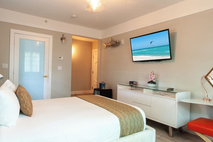 Oceanside Hotel and Suites