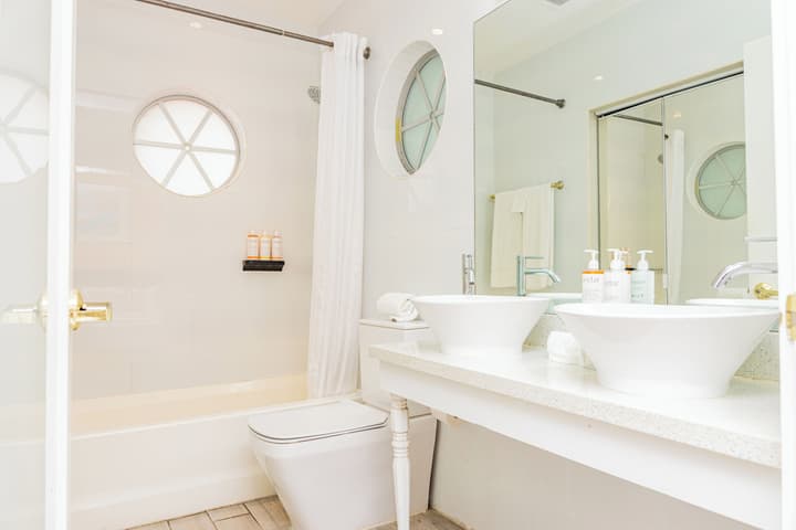 Oceanside Hotel and Suites