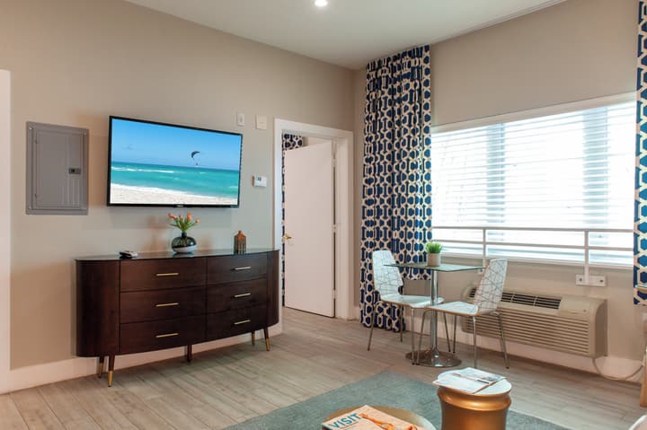 Oceanside Hotel and Suites