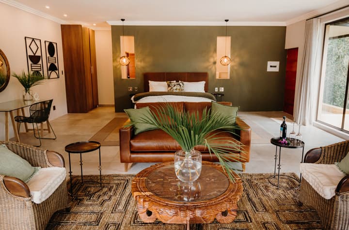 Bambuu Lakeside Lodge
